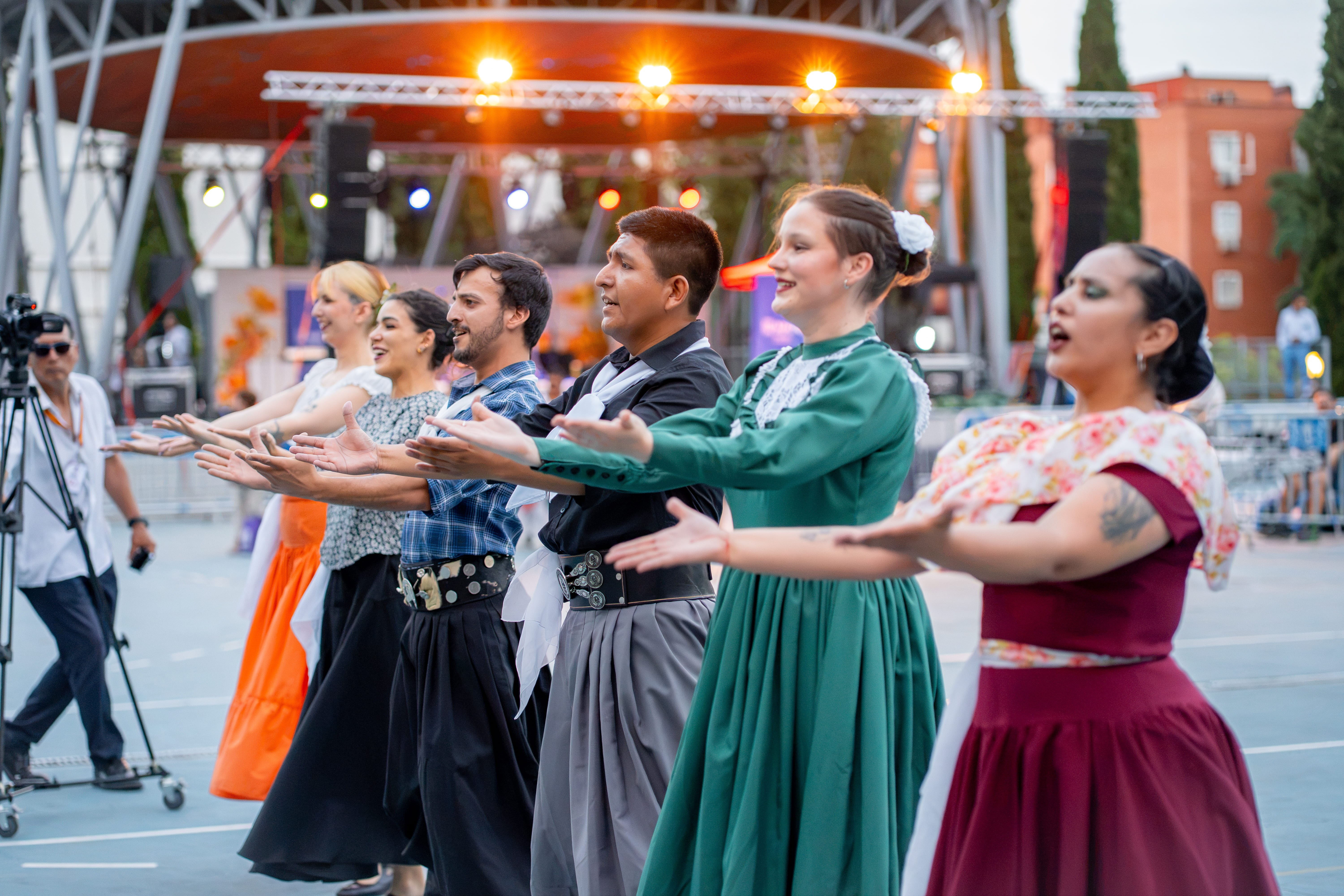 Espectáculo de estampa folklórica argentina con zapateo y malambo en Madrid